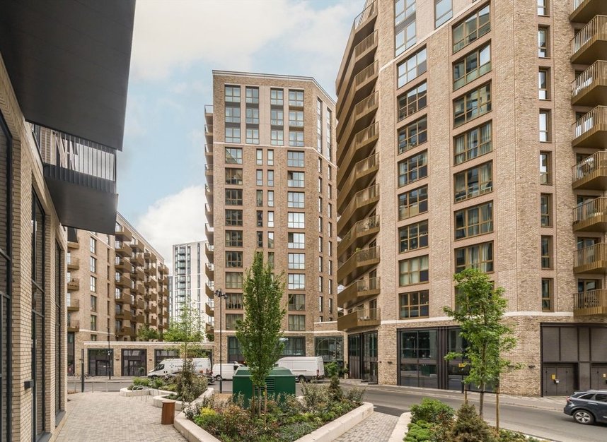 Properties for sale in Capital Interchange Way - TW8 0SN view1