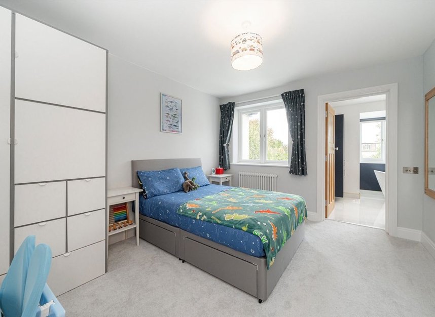 Properties for sale in Carlisle Road - TW12 2UL view9