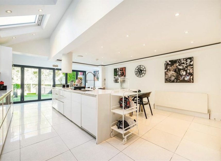 Properties for sale in Cathles Road - SW12 9LE view4