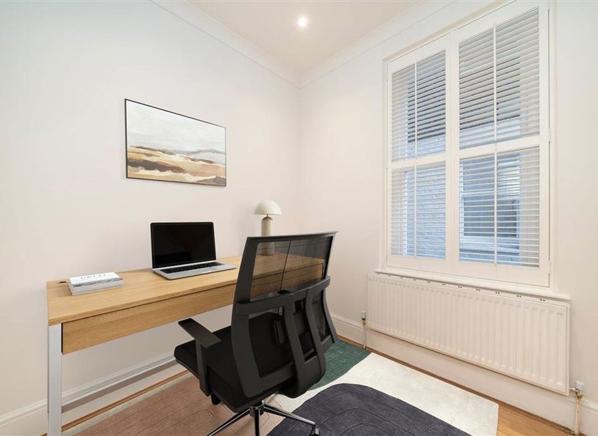 Properties for sale in Cavendish Gardens - SW4 8QW view5