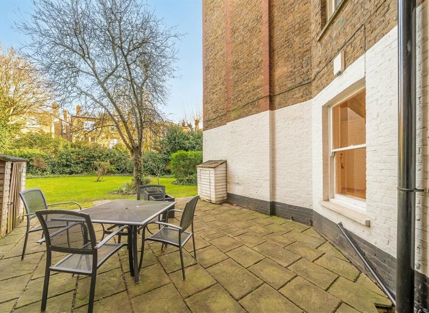 Properties for sale in Cavendish Gardens - SW4 8QW view6
