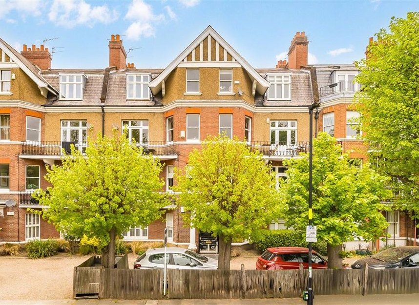 Properties for sale in Cavendish Gardens - SW4 8QW view7