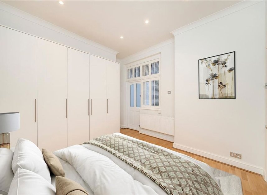 Properties for sale in Cavendish Gardens - SW4 8QW view3