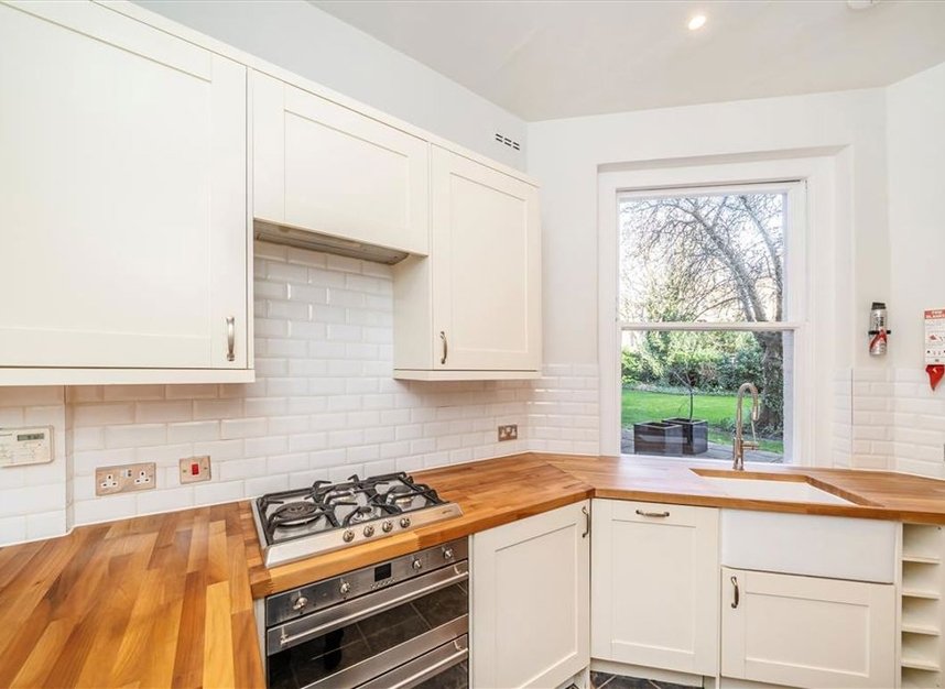 Properties for sale in Cavendish Gardens - SW4 8QW view2