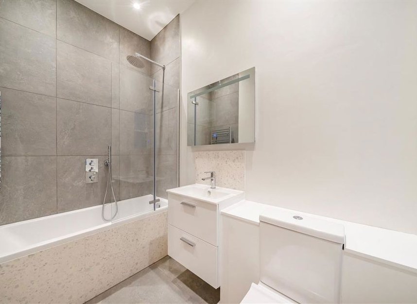 Properties for sale in Cavendish Gardens - SW4 8QW view8