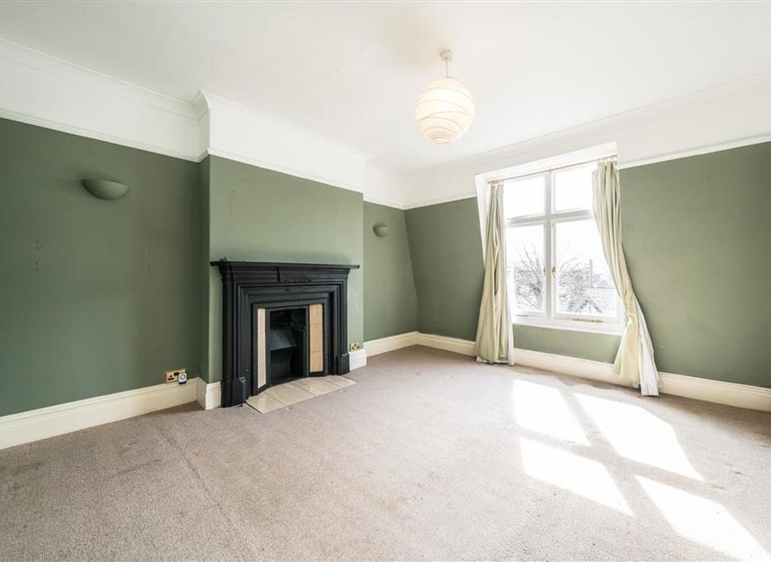 Properties for sale in Cavendish Gardens - SW4 8QW view2