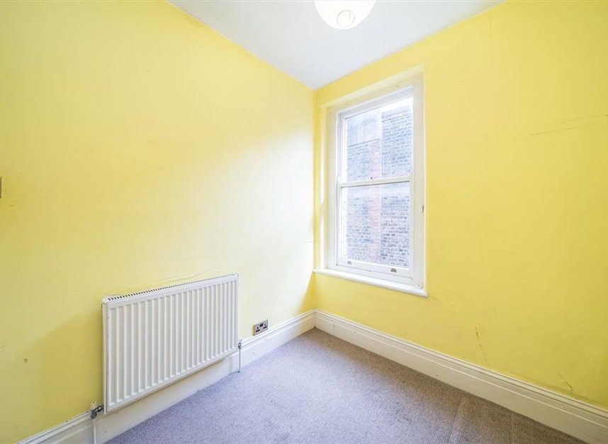 Properties for sale in Cavendish Gardens - SW4 8QW view8