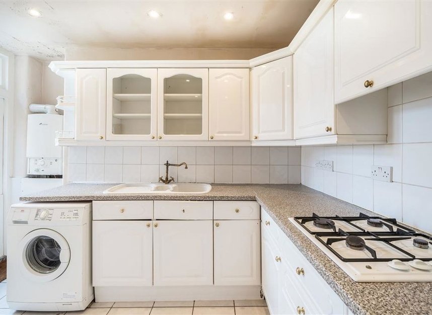 Properties for sale in Cavendish Gardens - SW4 8QW view5