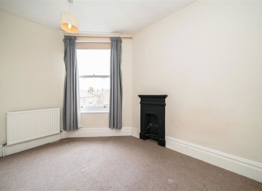 Properties for sale in Cavendish Gardens - SW4 8QW view7