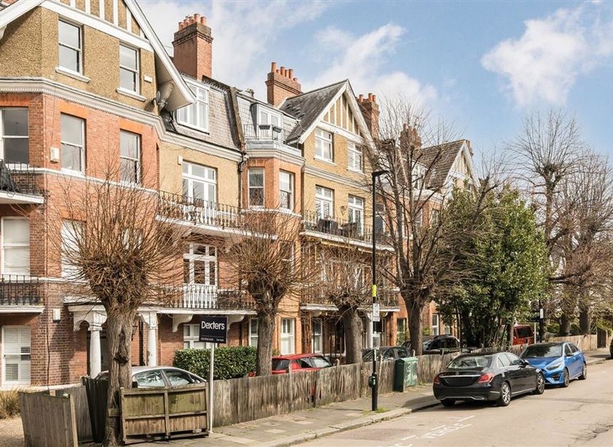 Properties for sale in Cavendish Gardens - SW4 8QW view1