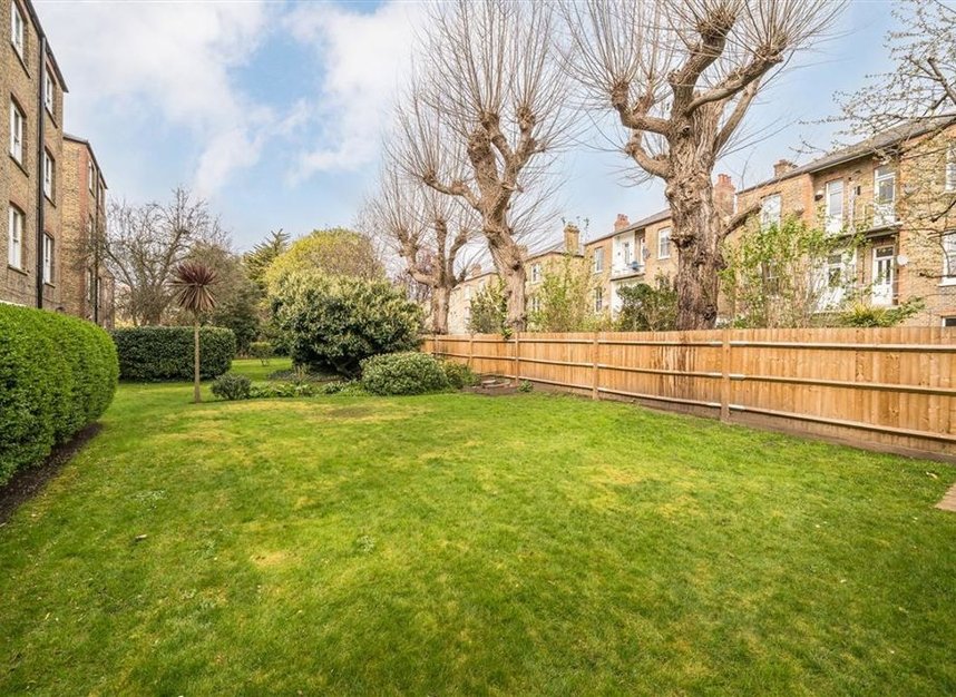 Properties for sale in Cavendish Gardens - SW4 8QW view4