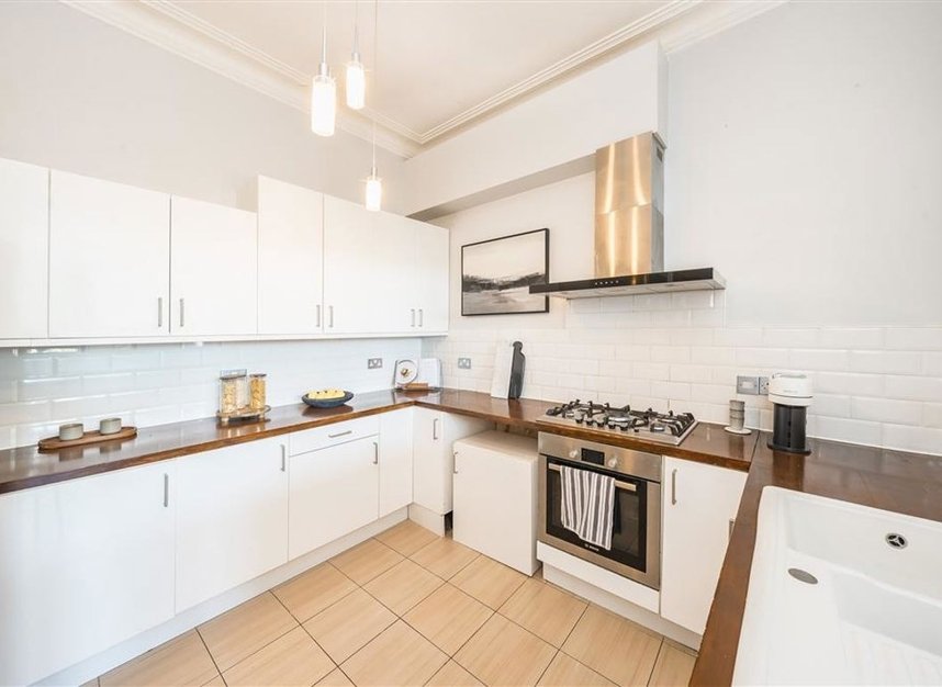 Properties for sale in Cavendish Road - SW12 0BL view5