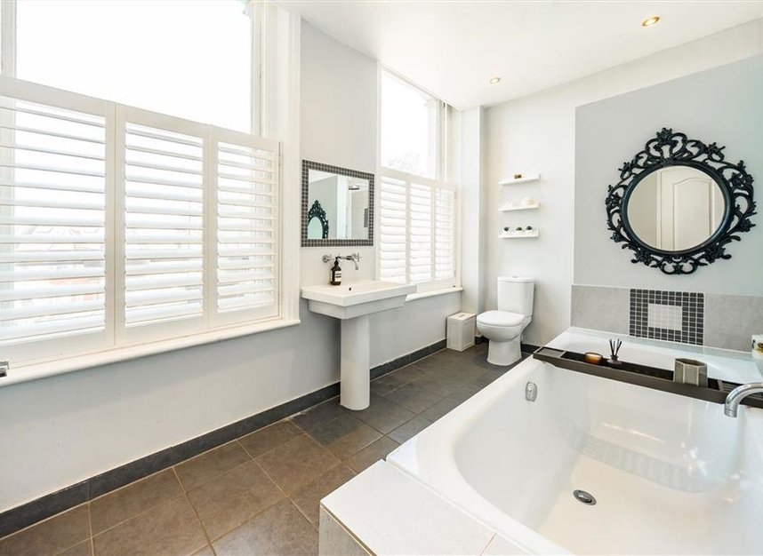 Properties for sale in Cavendish Road - SW12 0BL view10