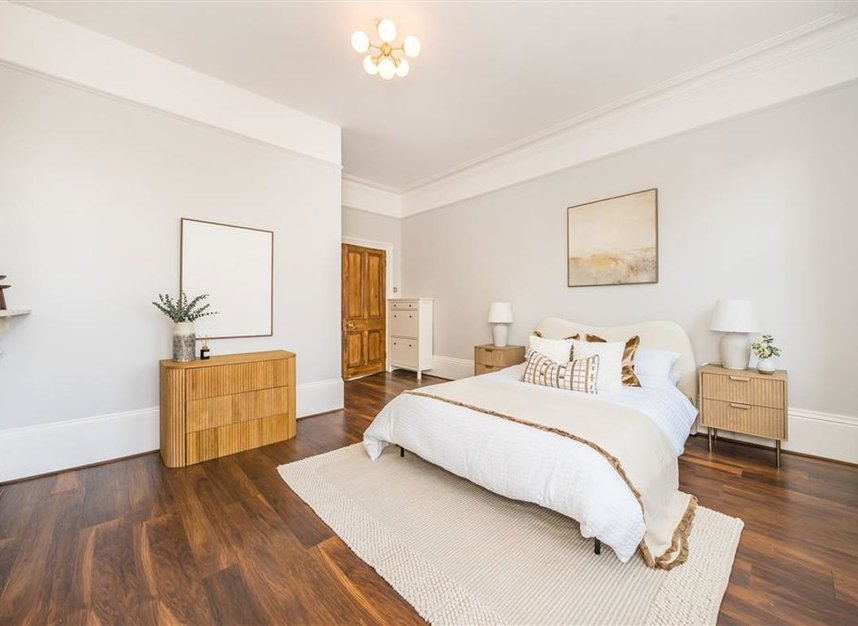 Properties for sale in Cavendish Road - SW12 0BL view7