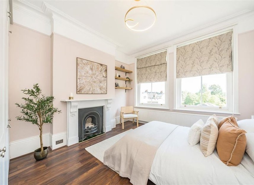 Properties for sale in Cavendish Road - SW12 0BL view8