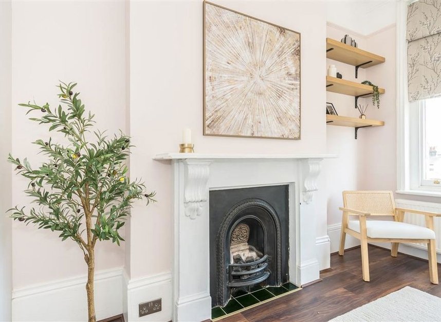 Properties for sale in Cavendish Road - SW12 0BL view9
