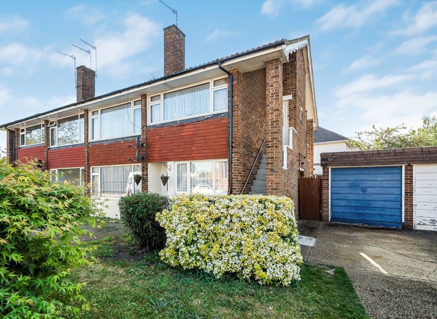 Maisonette for sale in Cedar Way, Sunbury-On-Thames, TW16 (Ref 273894