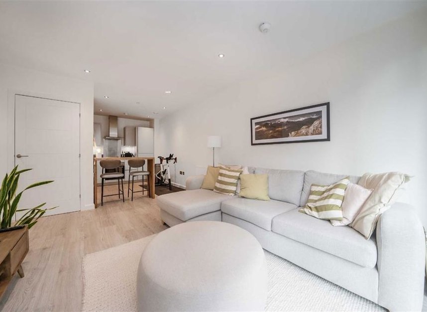 Properties for sale in Cendal Crescent - E1 2GA view4