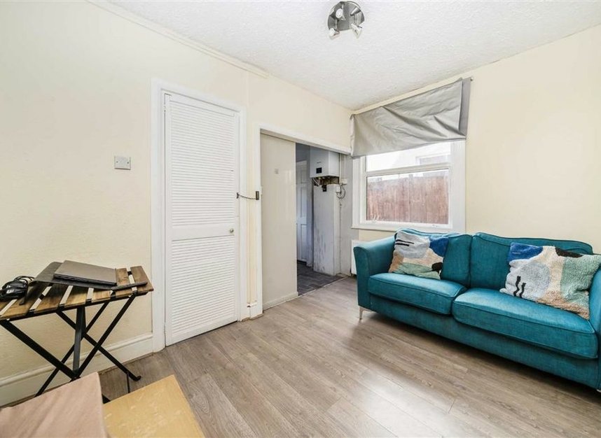 Properties for sale in Chapter Road - NW2 5NG view2