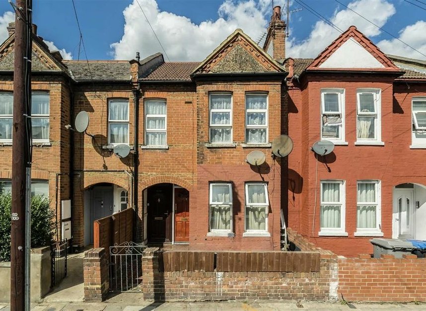 Properties for sale in Chapter Road - NW2 5NG view1