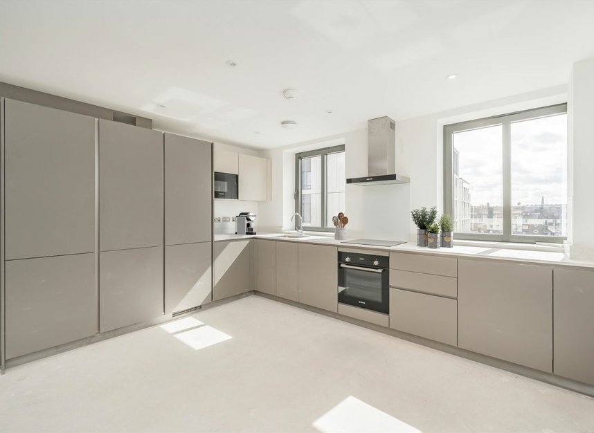 Properties for sale in Chatfield Road - SW11 3UL view2