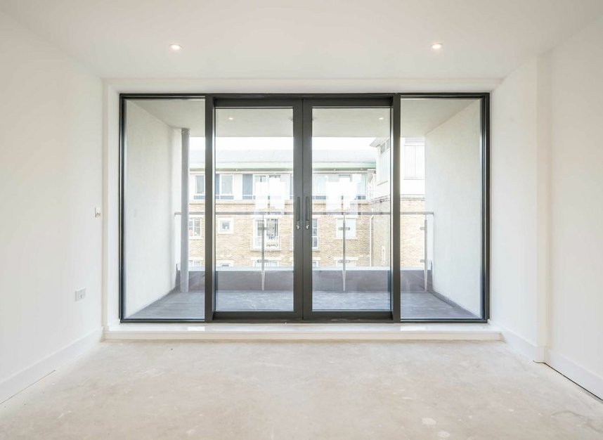 Properties for sale in Chatfield Road - SW11 3UL view7