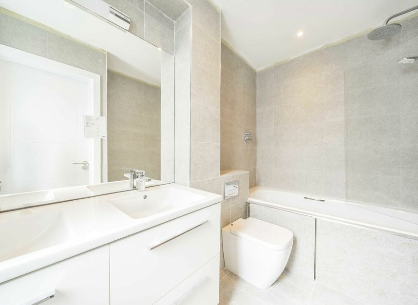 Properties for sale in Chatfield Road - SW11 3UL view6