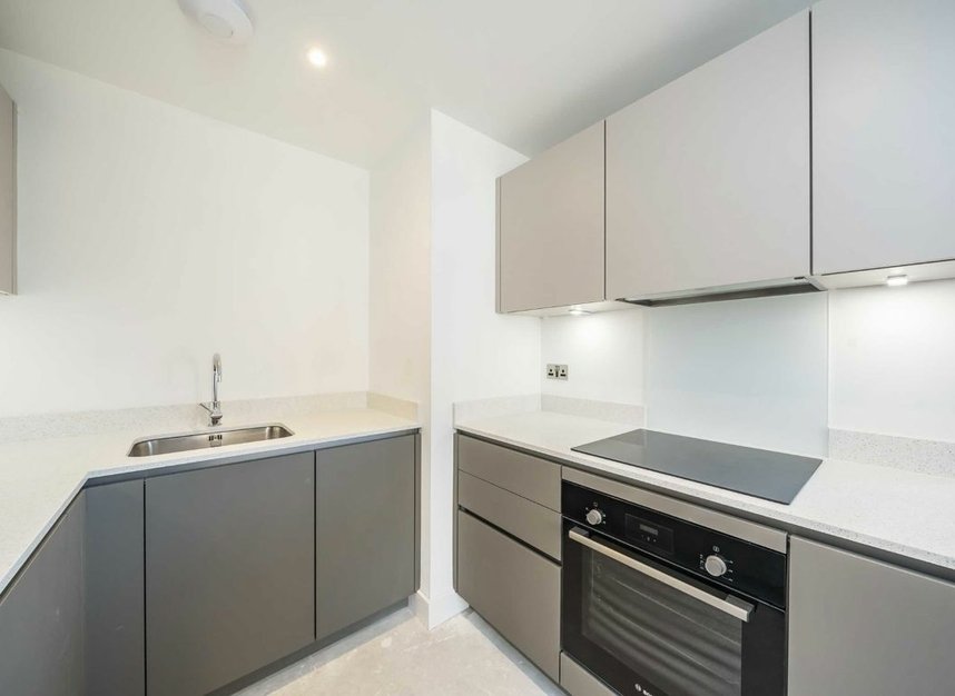 Properties for sale in Chatfield Road - SW11 3UL view3