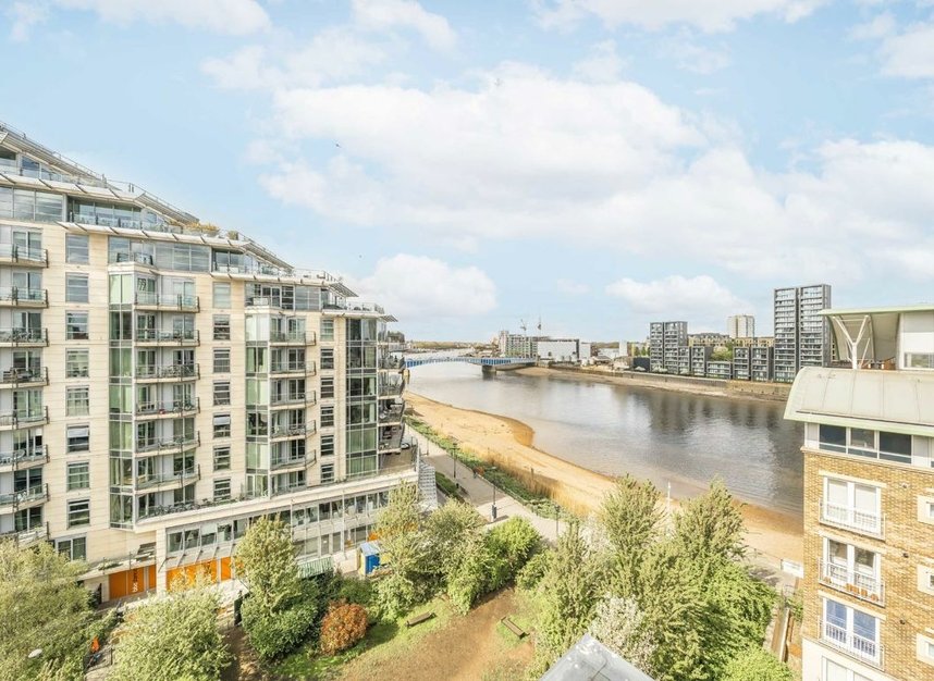 Properties for sale in Chatfield Road - SW11 3UL view1