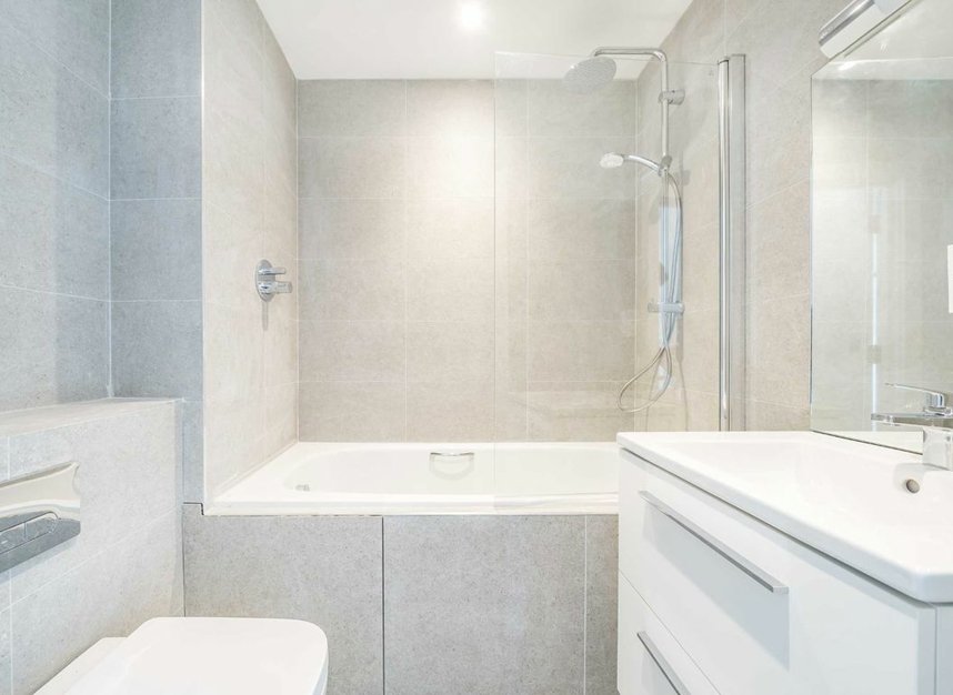 Properties for sale in Chatfield Road - SW11 3UL view7