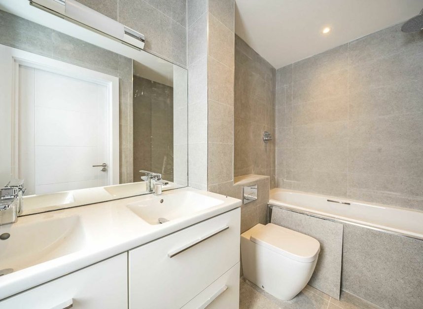 Properties for sale in Chatfield Road - SW11 3UL view5