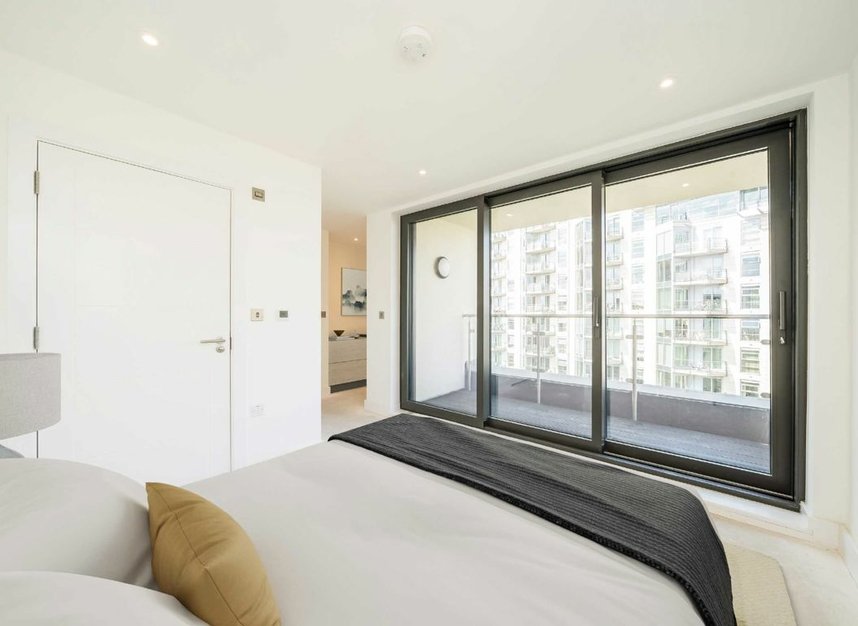 Properties for sale in Chatfield Road - SW11 3UL view9