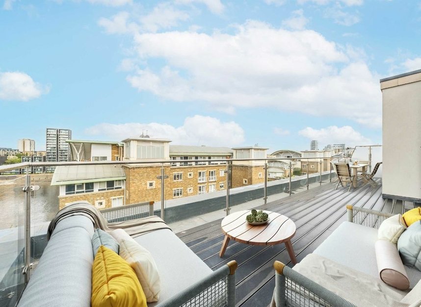 Properties for sale in Chatfield Road - SW11 3UL view1