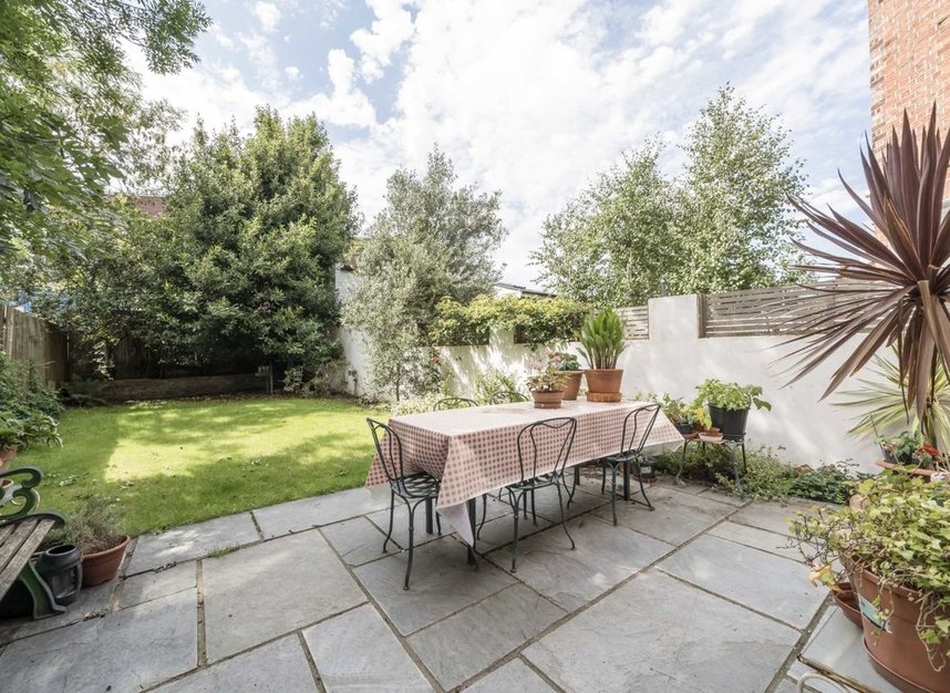 Properties for sale in Chatsworth Gardens - W3 9LN view9