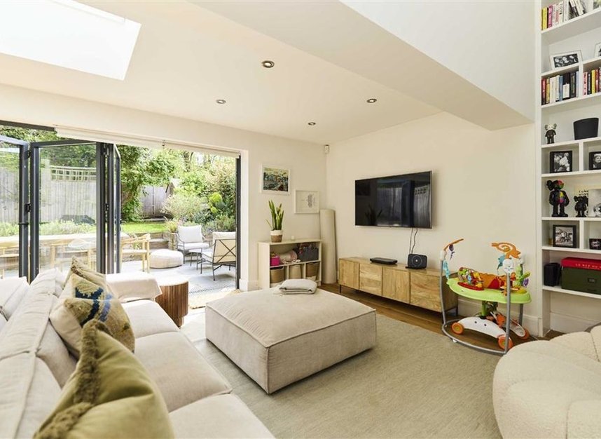 Flat for sale in Chatsworth Road, London, NW2 (Ref 225886) Dexters