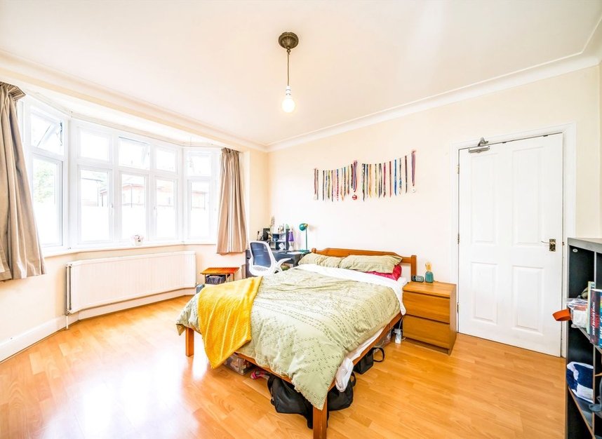 Properties for sale in Chatsworth Road - W4 3HY view5