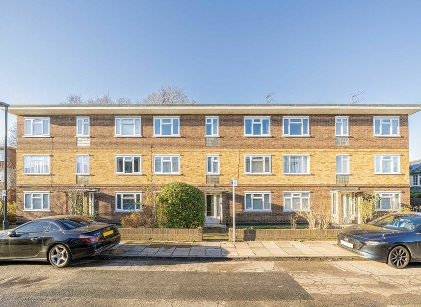 Properties for sale in Chelsea Close - TW12 1RS view1