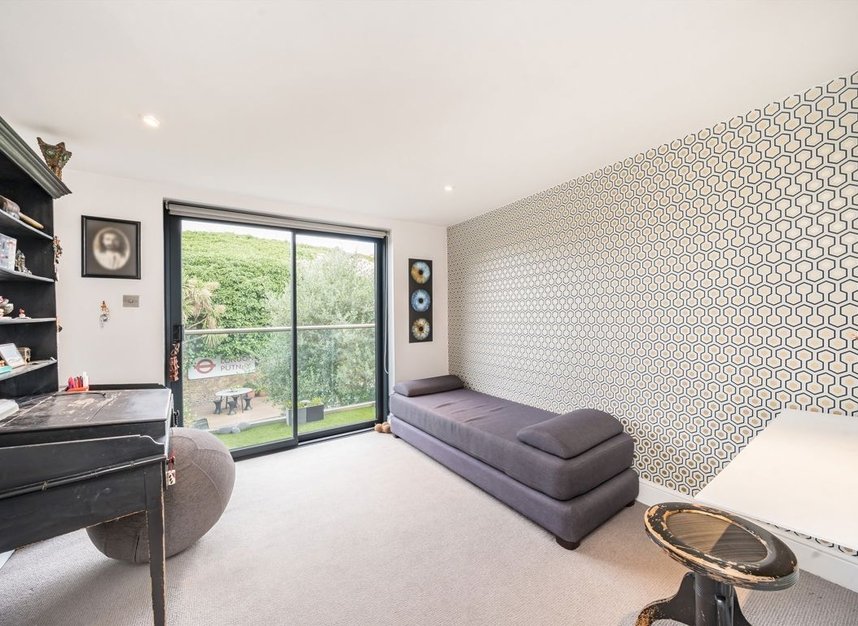 Properties for sale in Chelverton Road - SW15 1RH view10