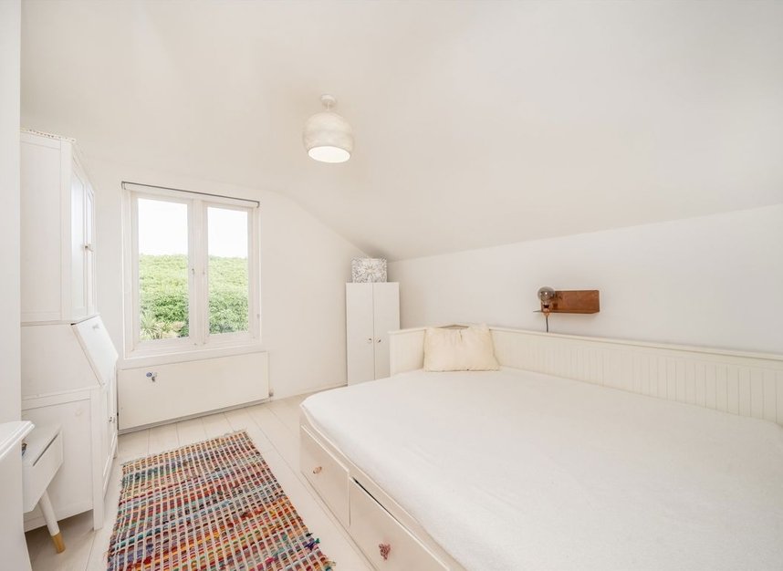 Properties for sale in Chelverton Road - SW15 1RH view9