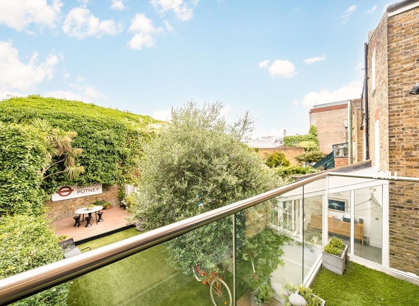Properties for sale in Chelverton Road - SW15 1RH view7
