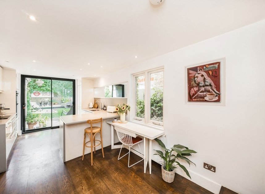 Properties for sale in Chelverton Road - SW15 1RH view4