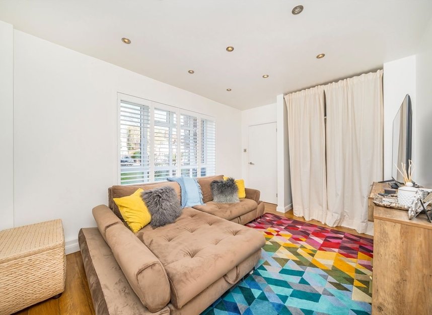 Properties for sale in Chesterfield Road - W4 3HQ view2