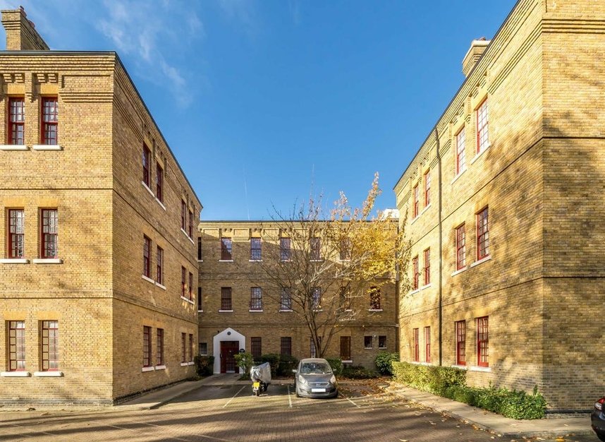 Properties for sale in Chevy Road - UB2 4UW view1