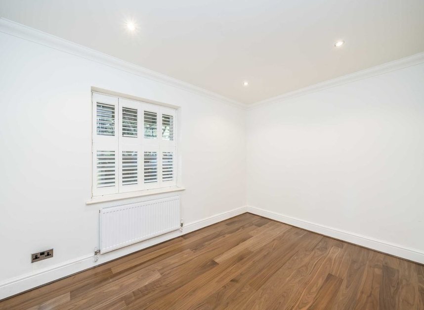 Flat for sale in Cholmeley Park, London, N6 (Ref 221119) Dexters