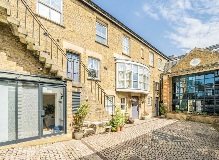 Properties for sale in Church Street - TW12 2GA view1