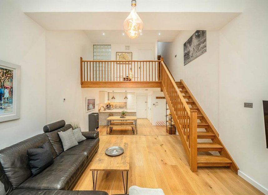 Properties for sale in City Road - EC1V 2NR view3