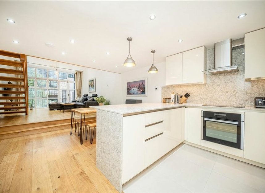 Properties for sale in City Road - EC1V 2NR view2