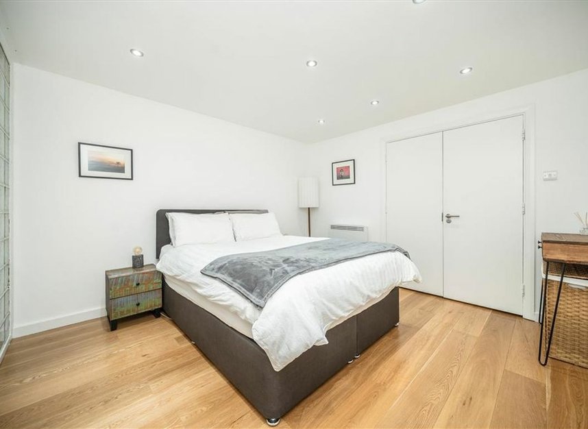 Properties for sale in City Road - EC1V 2NR view7
