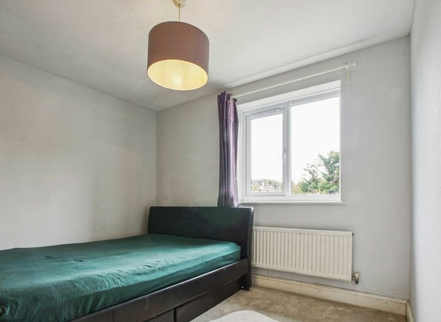 Properties for sale in Clandon Gardens - N3 3BG view6