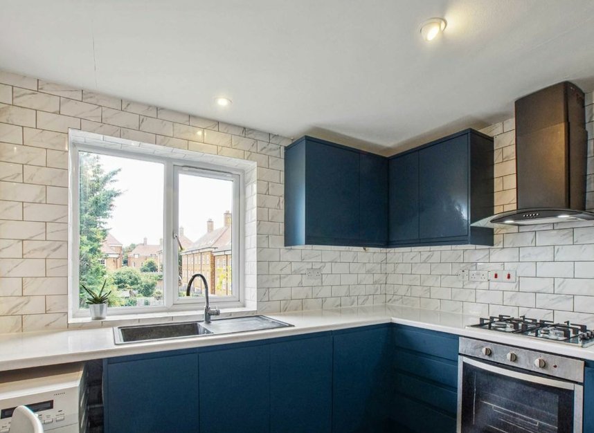 Properties for sale in Clandon Gardens - N3 3BG view3